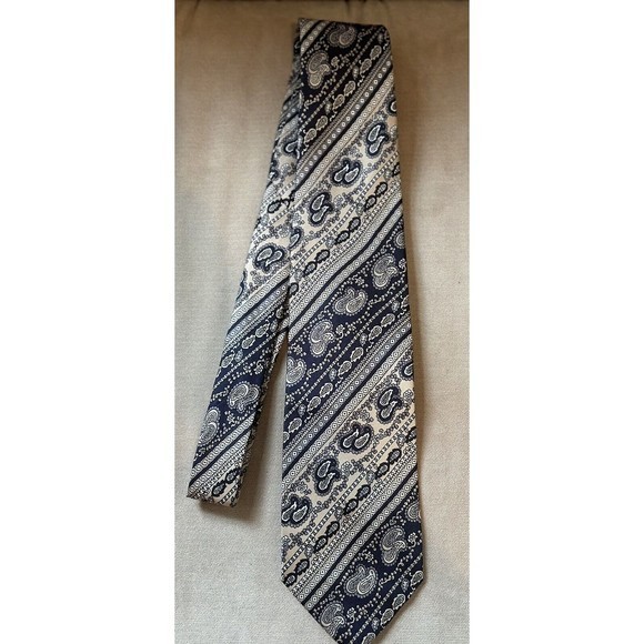 Christian Dior Cravates, Hughes, and Hatcher Men’s Tie Navy Paisley - Picture 4 of 5